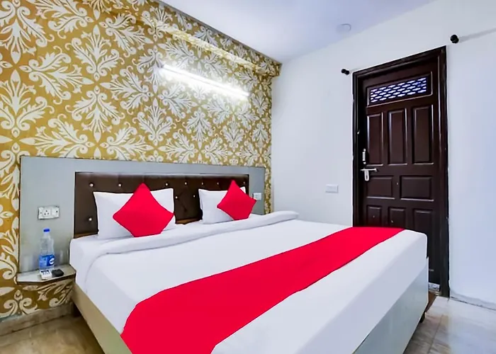 Hotel Near Hauz Khas Fort