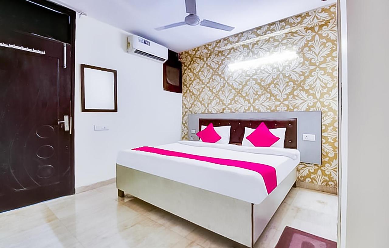 Near Hauz Khas Hotel New Delhi