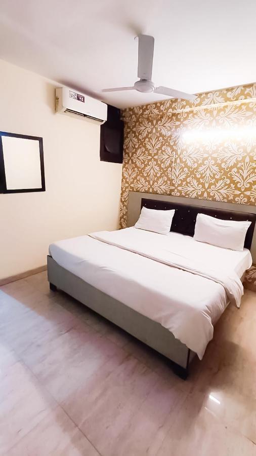 Near Hauz Khas 3*